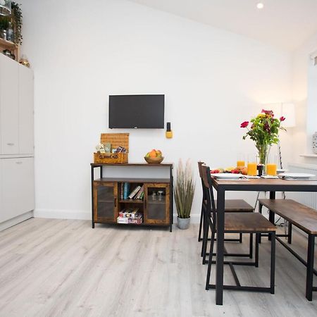 The Bearded Goat Den - A Rural Retreat At This Modern Holiday Cottage Saint Leonards 외부 사진
